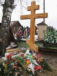 Крест на могиле о. Олега